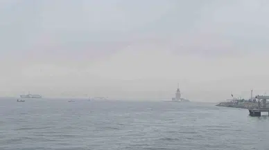İstanbul’da Kız Kulesi Sise Gömüldü