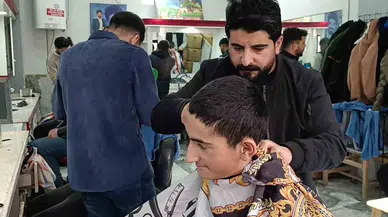 İstekli Berber Yetim ve Öksüz Çocukları Fiyatsız Tıraş Yapıyor
