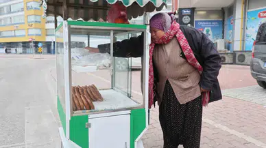 Konutun Geçimine Katkı İçin Başladı, 58 Yaşında ‘Simitçi Teyze’ Oldu