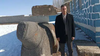 Mahalleye İsmini Veren Tarihi At Heykeli Muhtara Zimmetlendi