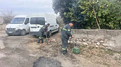 Paklık Personelleri Ellerinde Süpürgeleriyle Toplumsal Medya Akımına Ayak Uydurdu