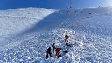 Palandöken Kayak Merkezi’nde Çığ Rasat Tahlil ve Kurtarma Eğitimi