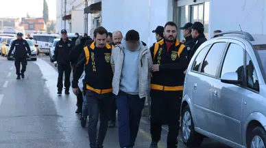 Ruhsatlı Silah Aldırıp Karaborsada Satan Şüpheliler Yakalandı