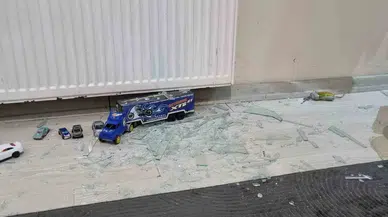 Takıntılı Ağabey Kardeşinin Meskeninin Camlarını Kırdı