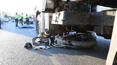 Tırın Altında Kalan Motosiklet Şoförü Hayatını Kaybetti