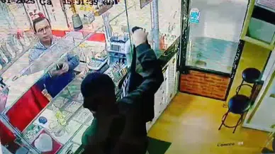 Trajikomik Soygun Teşebbüsü...oyuncak Silahla Soymaya Kalktığı Kuyumcudan Bu türlü Dayak Yedi