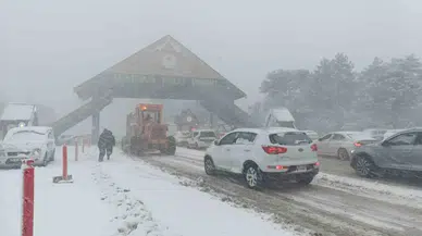 Uludağ’da Ağır Kar ve Tipi...zincirsiz Araç Girişi Yasaklandı
