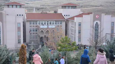 Yaklaşık 20 Milyon Öğrenci Karnelerini Alarak Yarıyıl Tatiline Girdi