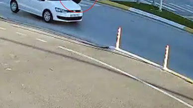 Yaya Geçidinde Araba Çarptı, 5 Dakika Sonra Farklı Bir Araç Üzerinden Geçti