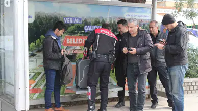 Yemek Yemeye Gitti, Valizlerinden Oluyordu