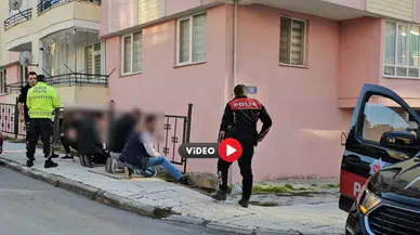 4 Genç 1 Araba, Polisten Kaçamadılar