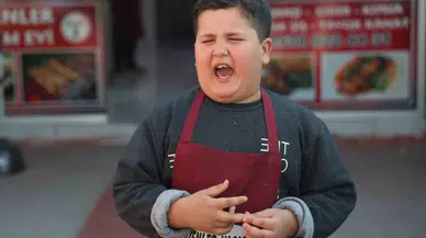 9 Yaşındaki Adem, Kendine Has ‘Kebaba Gel, Ciğere Gel’ Değişiyle İlgi Odağı Oldu