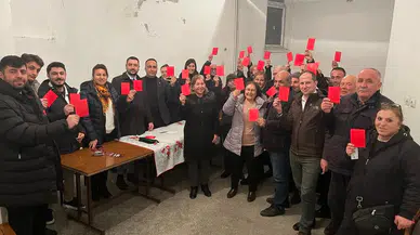 Kırmızı Kart Gösterip CHP’ye Üye Oldular