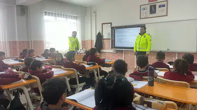 Polis Ekipleri Öğrencilere Trafik Bilincini Aşılıyor