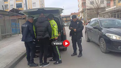 Polisten Kaçmaya Çalıştı, Üzerinden Tabanca Çıktı