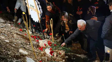 Adana’da Zelzelede Hayatını Kaybedenler Gözyaşlarıyla Anıldı