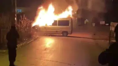 Amasya’da Seyir Halindeki Minibüs Alev Alev Yandı