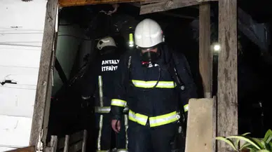 Antalya’da Gecekonduda Çıkan Yangın Korkuttu