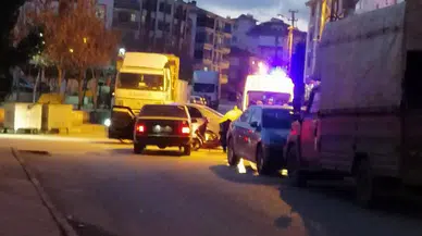 Arabaya Çarpan Minibüs Sürücüsü Kaçtı: 1 Yaralı