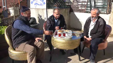 Atıl Otomobil Lastiklerinden Bahçe Oturma Ekibi Yaptı, Komşularını Ağırlamaya Başladı