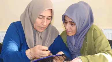 Bayanlar Hem Meslek Öğreniyorlar Hem Para Kazanıyor