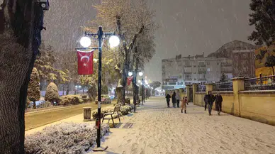 Beyaza Bürünen Kentte Vatandaşlar Karın Tadını Çıkardı
