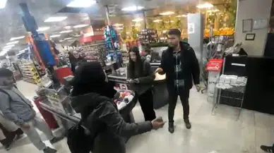 Çalışanlar Fişe Bakmak İstedi, Bayan "Ben Hırsız Mıyım?" Diyerek Hudut Krizi Geçirdi