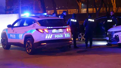 "Dur" İhtarına Uymadı, Aracını Polislerin Üstüne Sürdü