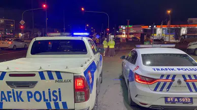 Dur İhtarına Uymayan Şahıs Polise Çarpıp Kaçtı, Polis Ağır Yaralandı