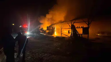 Dursunbey’de Kereste Deposunda Yangın