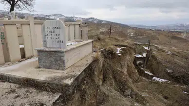 Elazığ’da 35 Kabrin Bulunduğu Mezarlıkta Heyelan