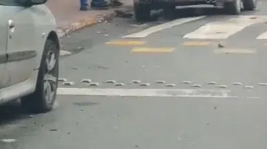 Esenyurt’ta Kocasına Sonlanan Bayan, Arabayı Çekiçle Pert Etti