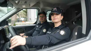 Grup Aracı Kullanan Bayan Polis Memuru Hatalılara Göz Açtırmıyor