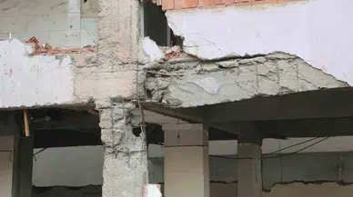 Hasarlı Bina Uyuşturucu Yuvası Oldu