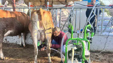 Hatay Büyükşehir Belediyesi’nden Hayvan Üreticisine Süt Sağma Makinesi Dayanağı