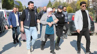 İki Bayan Komşularını 3 Bilezik İçin Öldürmüş