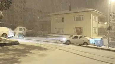 İstanbul Haftanın Son Gününe Karla Uyandı