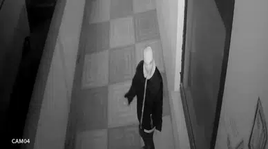 Kar Maskesi Takıp Market Etrafında Dolaşırken Roman Havası Oynadılar