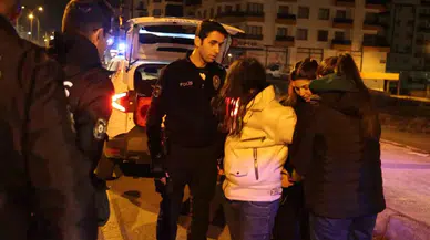 Karayolunda Kendini Araçların Önüne Atan Bayan Polisi Alarma Geçirdi