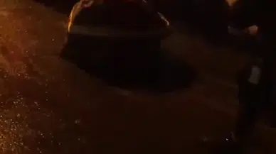 Karayolunu Kapatan Kayayı Aracıyla Çekerek Yolu Trafiğe Açtı
