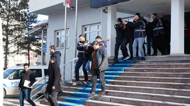 Karı Koca ve Bacanağın Kurduğu Dolandırıcı Çetesini Bayburt Polisi 40 Günde Çökertti