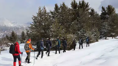 Karla Kaplı Dağlarda Tabiat Yürüyüşü