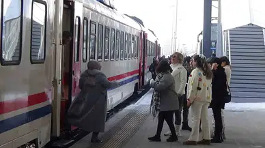 Kars’tan Erzurum’a ’Dolu Dolu’ Tren Seyahati
