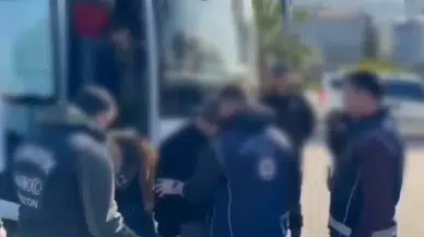 Otobüsün Kapalı Bölmesinden 26 Göçmen Çıktı