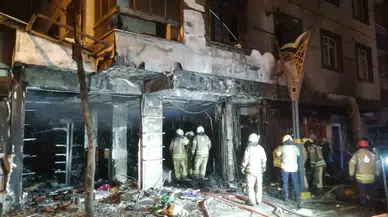 Pendik’te Oyuncak Dükkanı Alev Alev Yandı