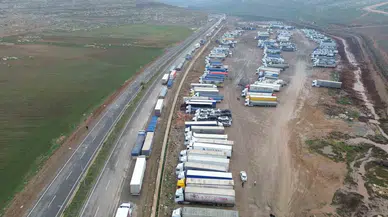 Savaşın Bitmesiyle Ticaretin Yine Hareketlendiği Cilvegözü’nde Tır Yoğunluğu Devam Ediyor