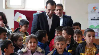 Şırnak’ta Bayanların Ördüğü Bere, Atkı ve Eldiveneler Öğrencilere Dağıtıldı