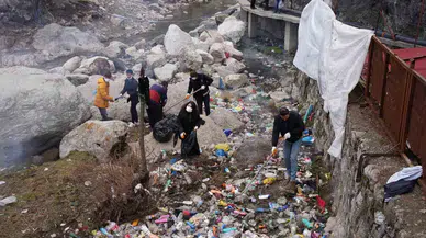 Şırnak’ta Çöp Toplama Seferberliği: Tabiatta Torbalarca Çöp Toplandı