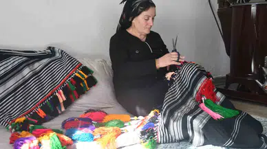 Şırnak’ta Kış Ayında Örülen Düğün Aksesuarı "Puşiler" Tam Altına Fiyatına Satılıyor