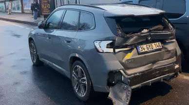Şişli’de Kırmızı Işıkta Duramayan İETT Otobüsü Öndeki Jipe Çarptı: 2 Yaralı